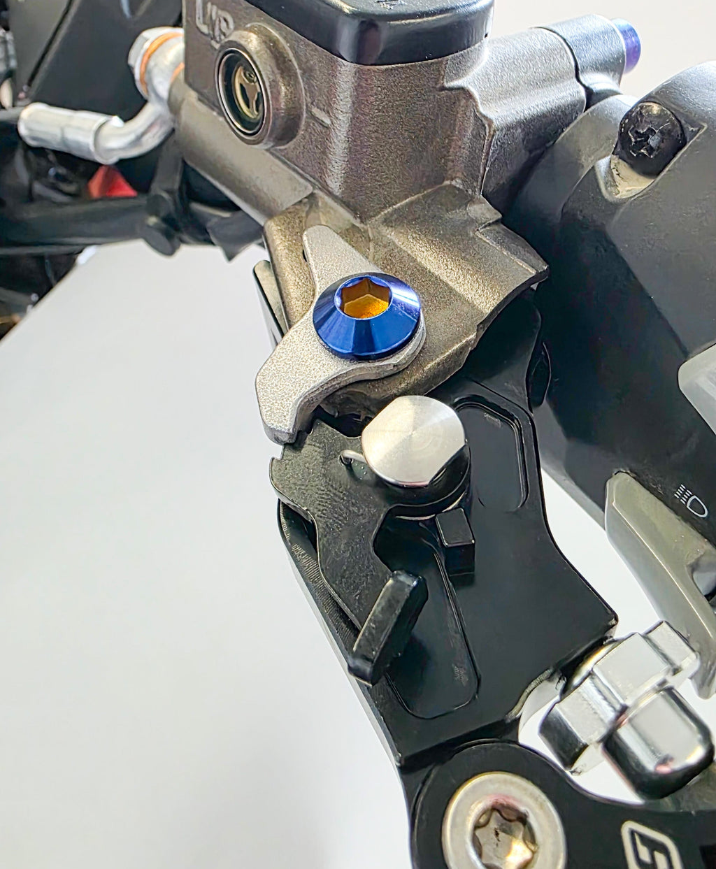 Shorty Style Ultra Bee Lever Pivot Bolts – Titanium Upgrade (Collective)